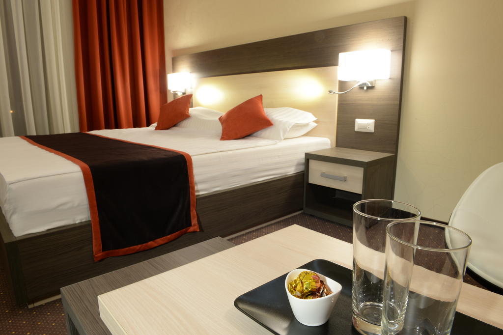 Hotel Galaxy Dumbravita (Timis) Quarto foto